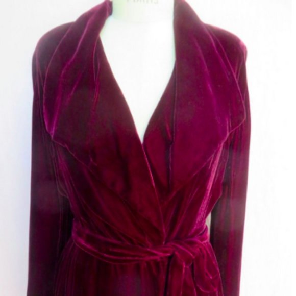 Original 1940's WWII burgundy velvet belted robe!